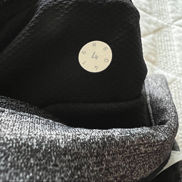 Lululemon Leggings with Black Mesh Panels - Picture 11 of 11